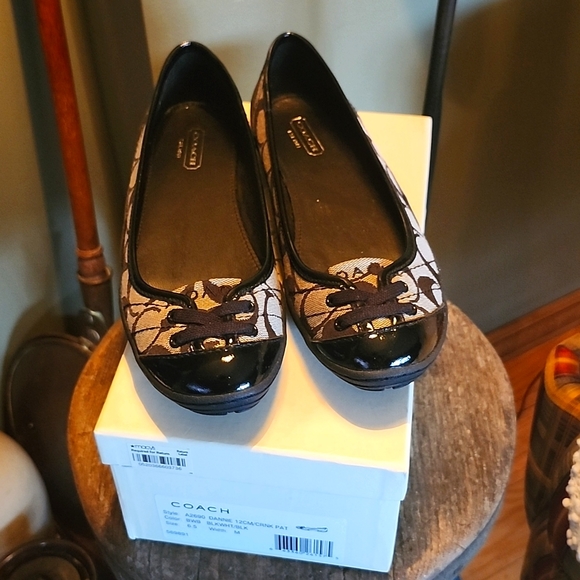 COACH Dannie Ballet Flats 6.5 NIB - Picture 1 of 10